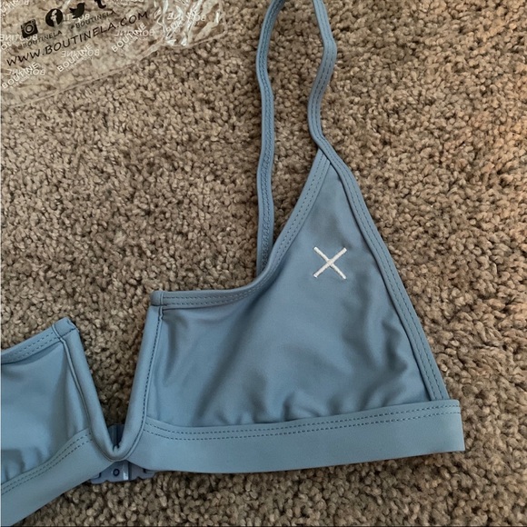 BoutineLA slate blue v-cut top - Picture 2 of 4